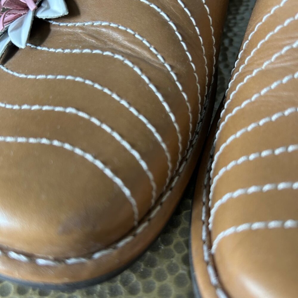 Hanna Andersson Brown Leather Mules/Clogs with Floral Accent EU 39 - Picture 4 of 10